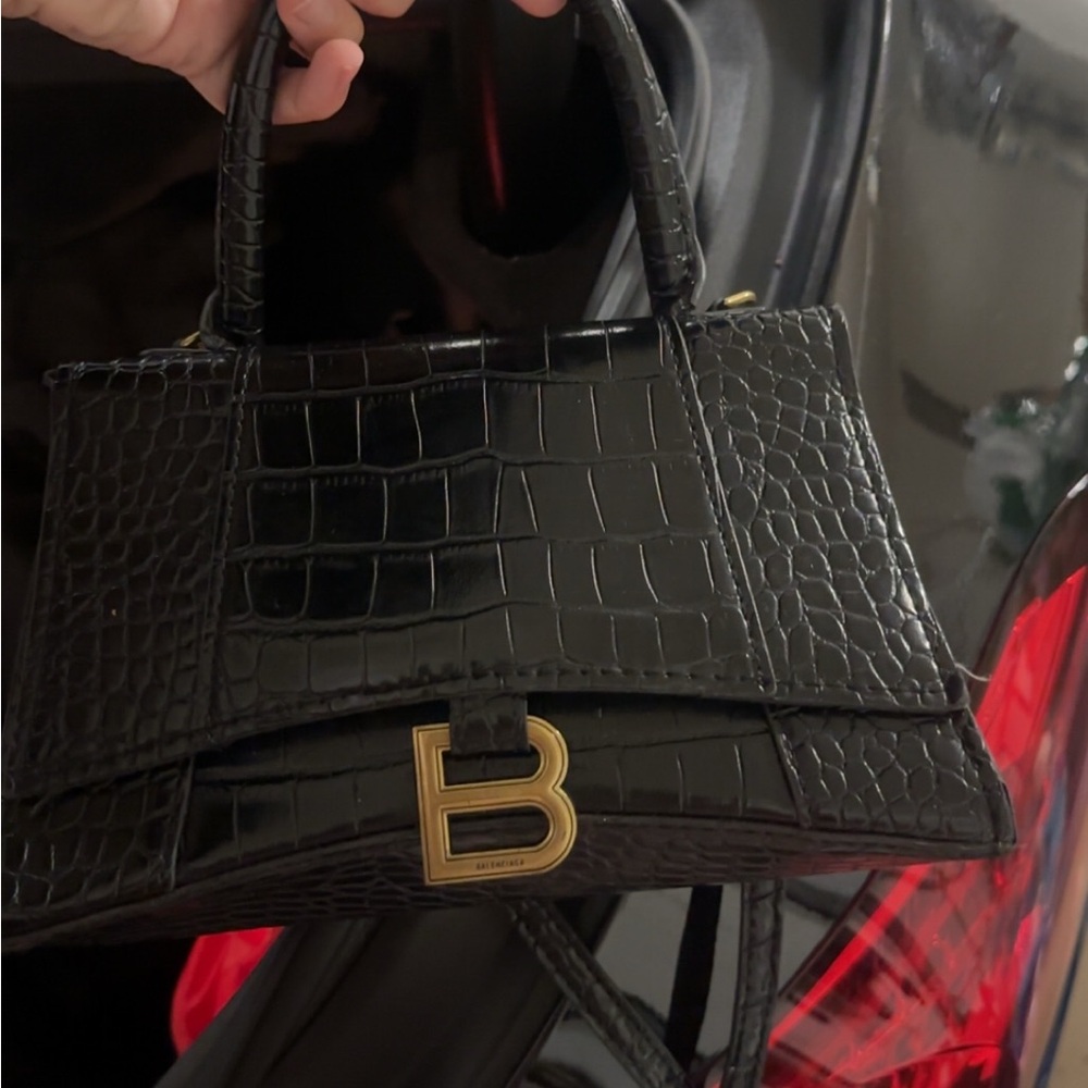 b A L E N CI A G a
Top handle cross body bag